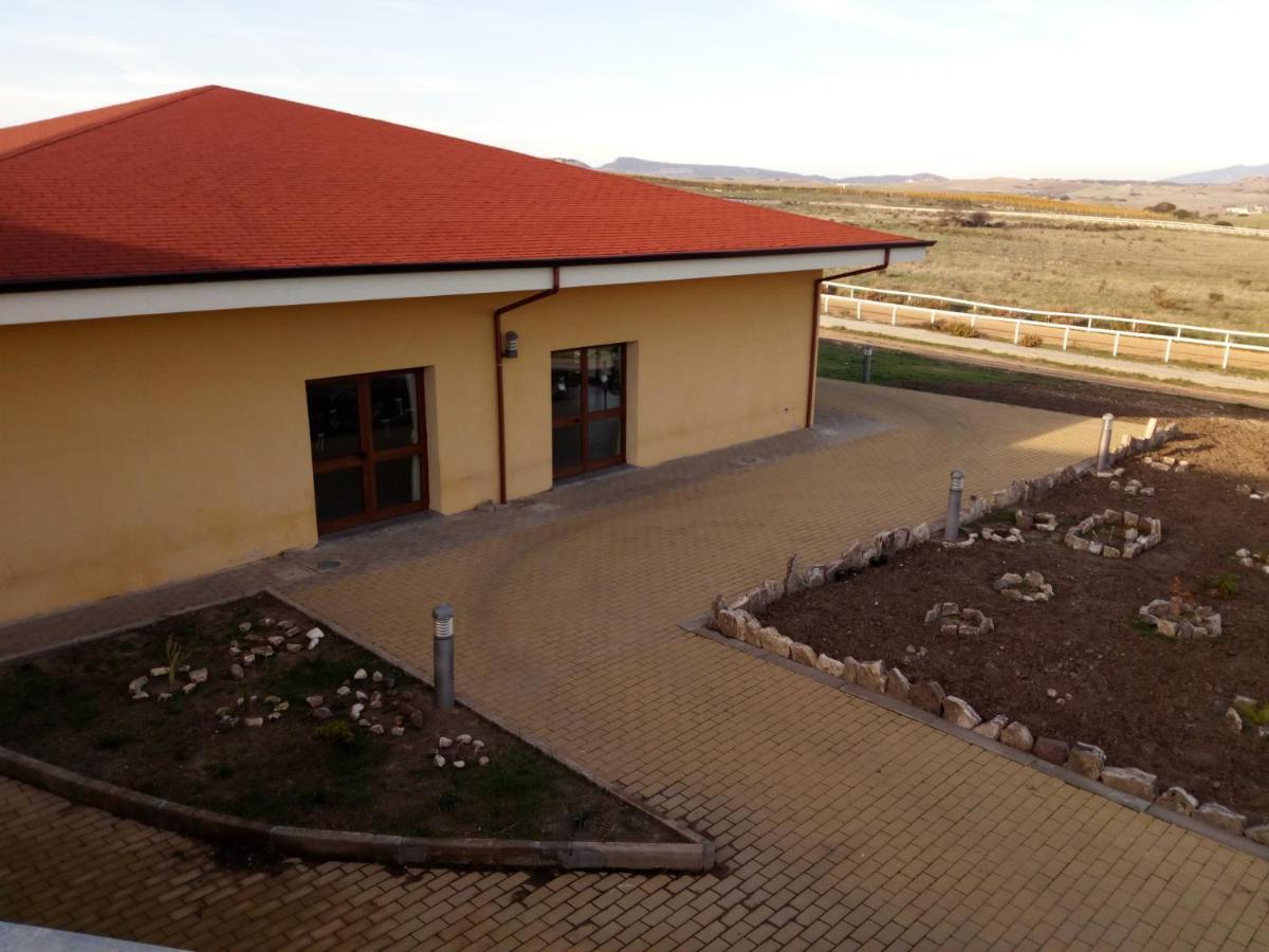 Hotel Bena E Traes Laerru Exterior photo